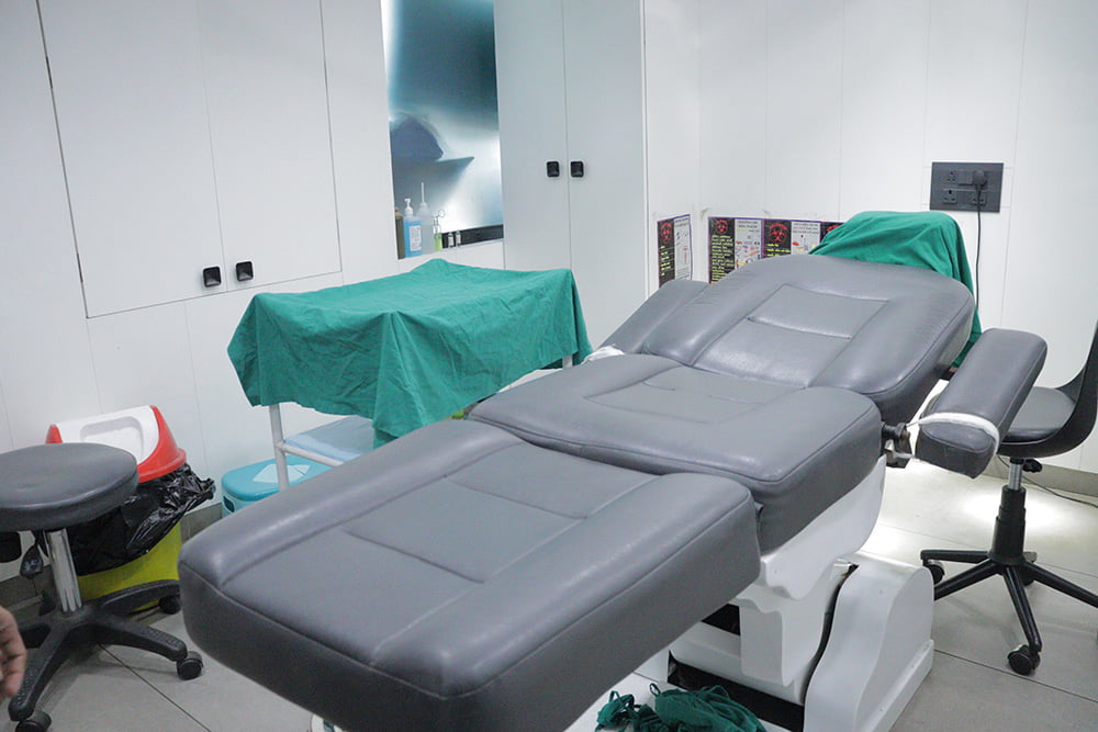 height adjustable surgical chair used for hair transplant service at hair free hair grow