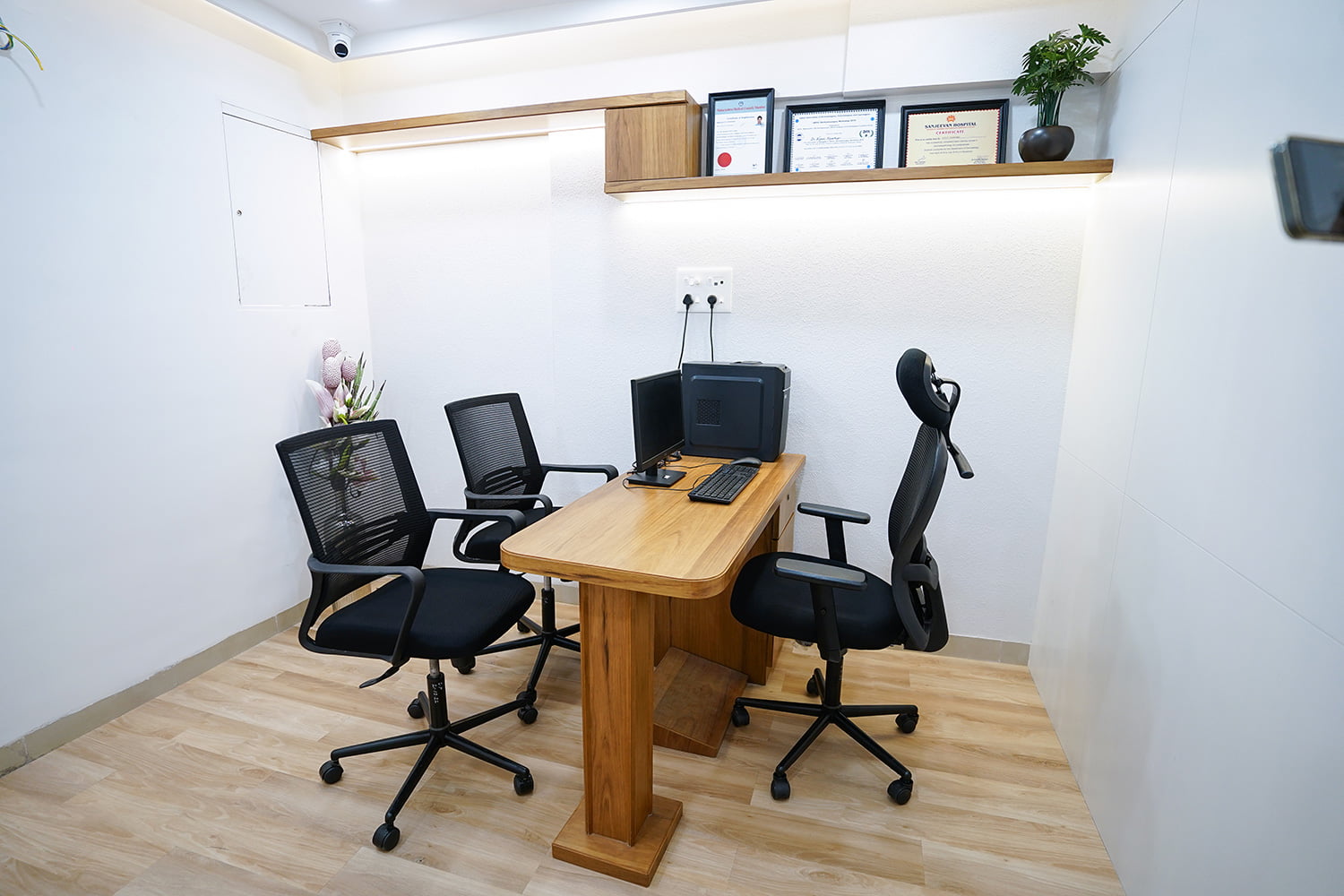 hair transplant doctor's cabin at nagpur branch of hair grow