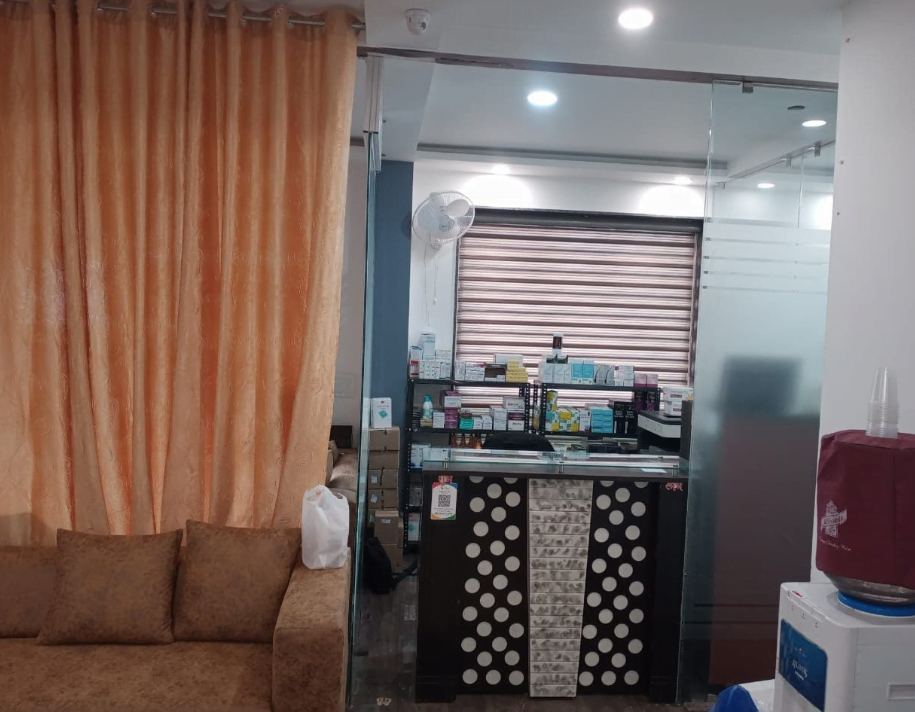 patient waiting area at hairfree and hairgrow pune clinic